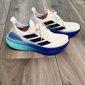 Adidas women’s Ultraboost 5x size 7.5 like new